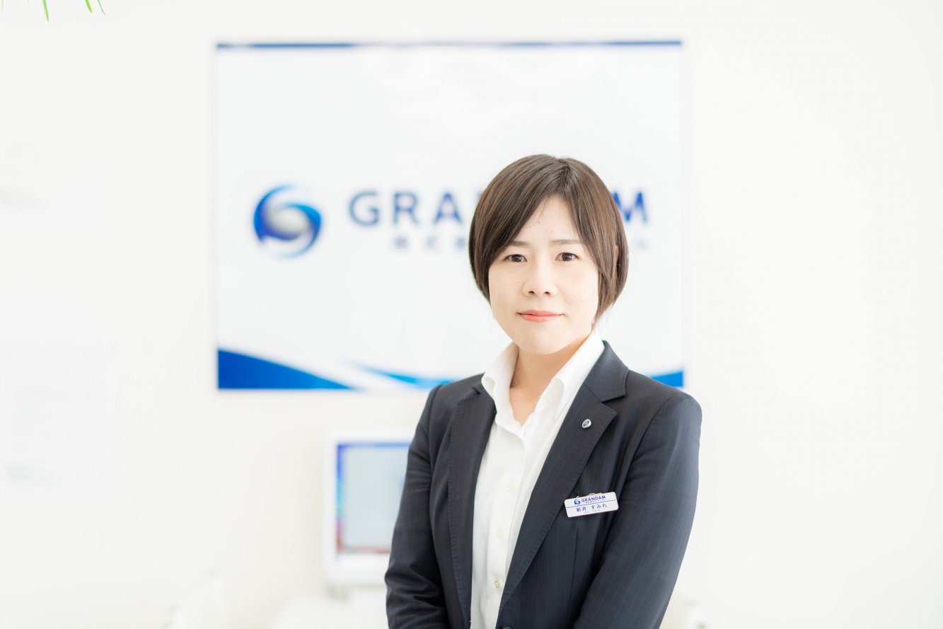 係長 新井すみれ